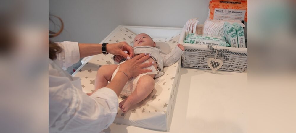 How to Bond During Diaper Changes