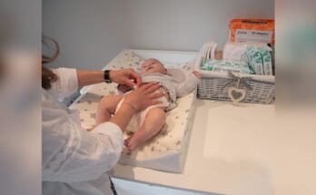 How to Bond During Diaper Changes