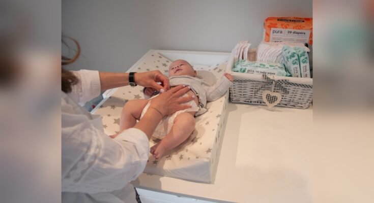 How to Bond During Diaper Changes