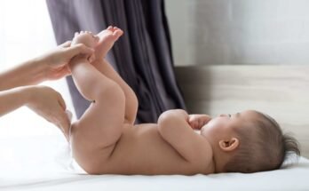 How to Clean Baby Bottom