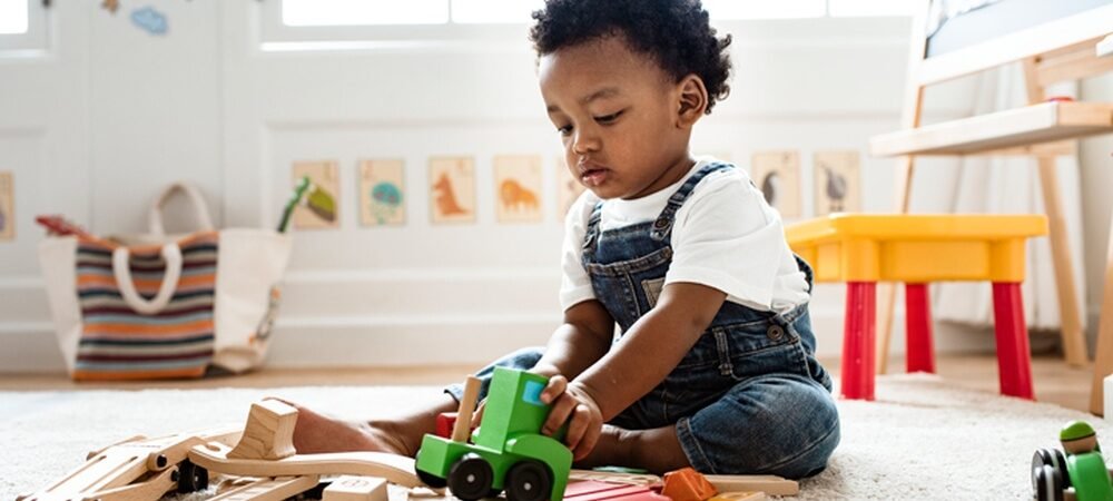 What are Safe Ways to Encourage Independent Play in Newborn