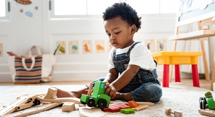 What are Safe Ways to Encourage Independent Play in Newborn
