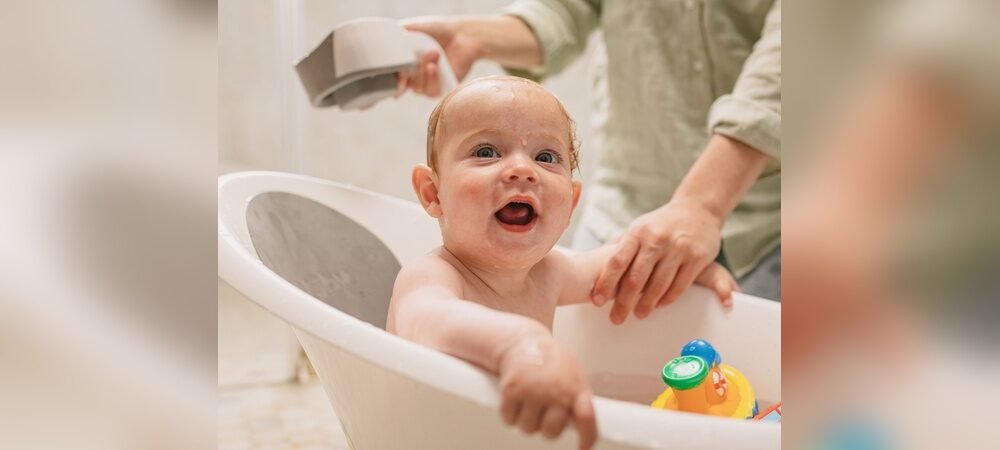 How to Clean And Sanitize a Baby Bathtub