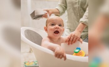 How to Clean And Sanitize a Baby Bathtub