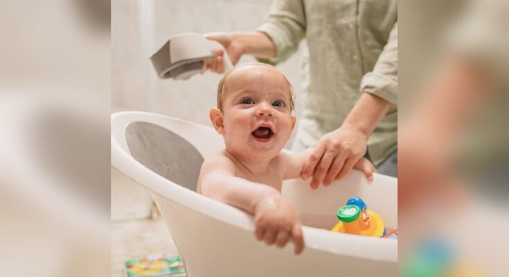 How to Clean And Sanitize a Baby Bathtub